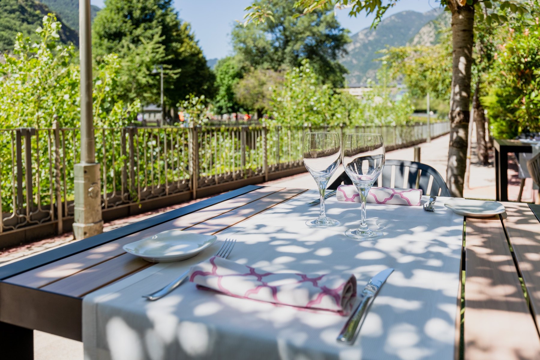 Plató Terrace al passeig del riu Valira